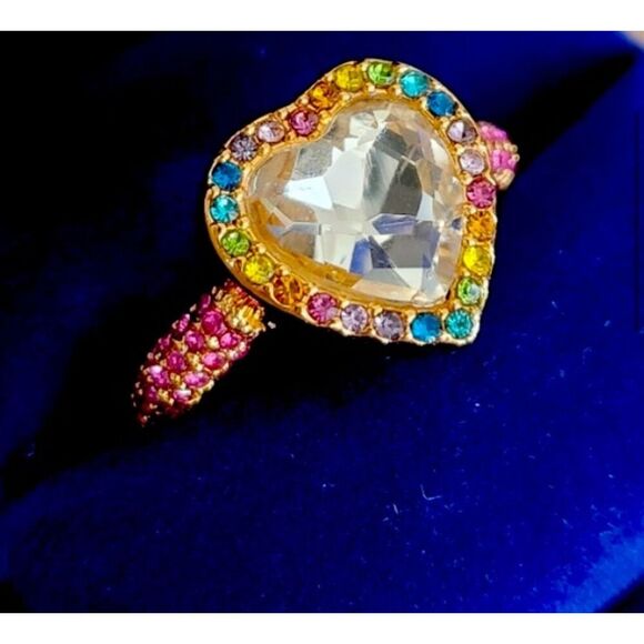 KURT GEIGER Rainbow Crystal Heart Cocktail Ring in Gold Tone - Picture 6 of 7